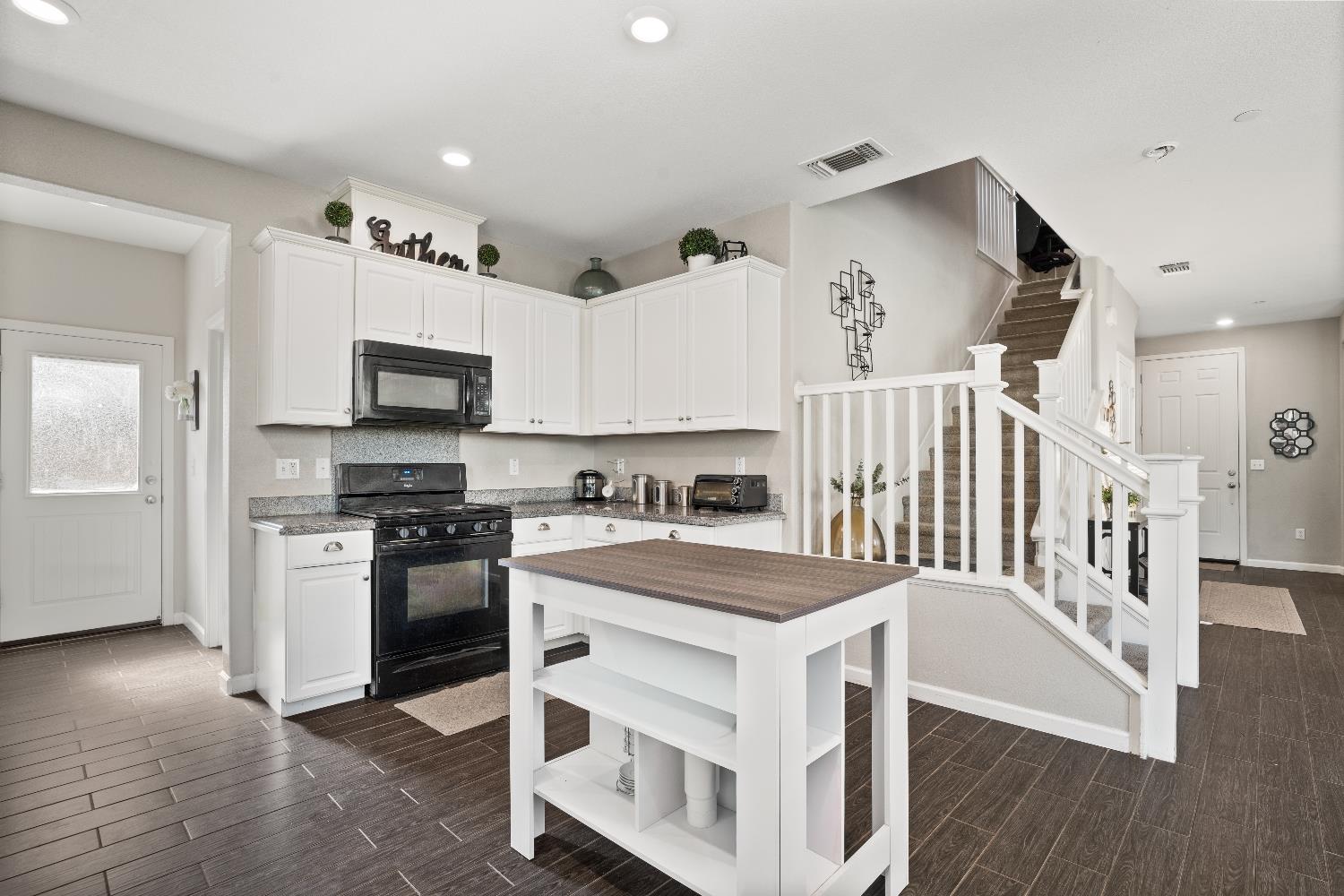 2241 Novi Dr, Riverbank, CA 95367