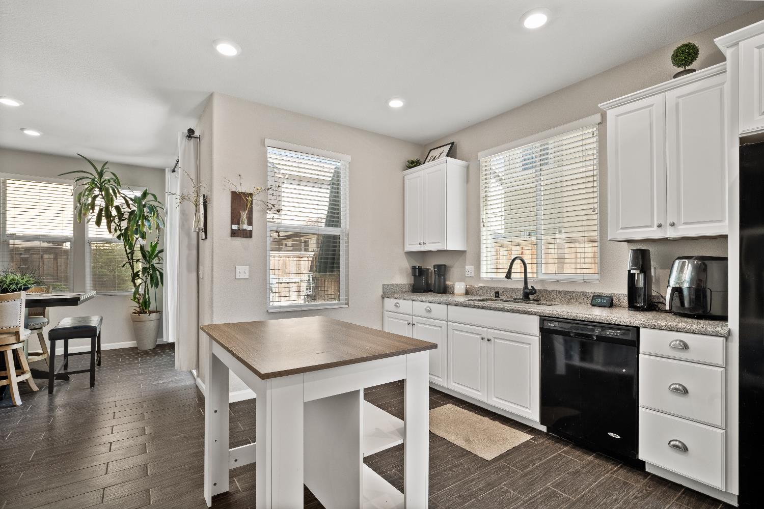 2241 Novi Dr, Riverbank, CA 95367