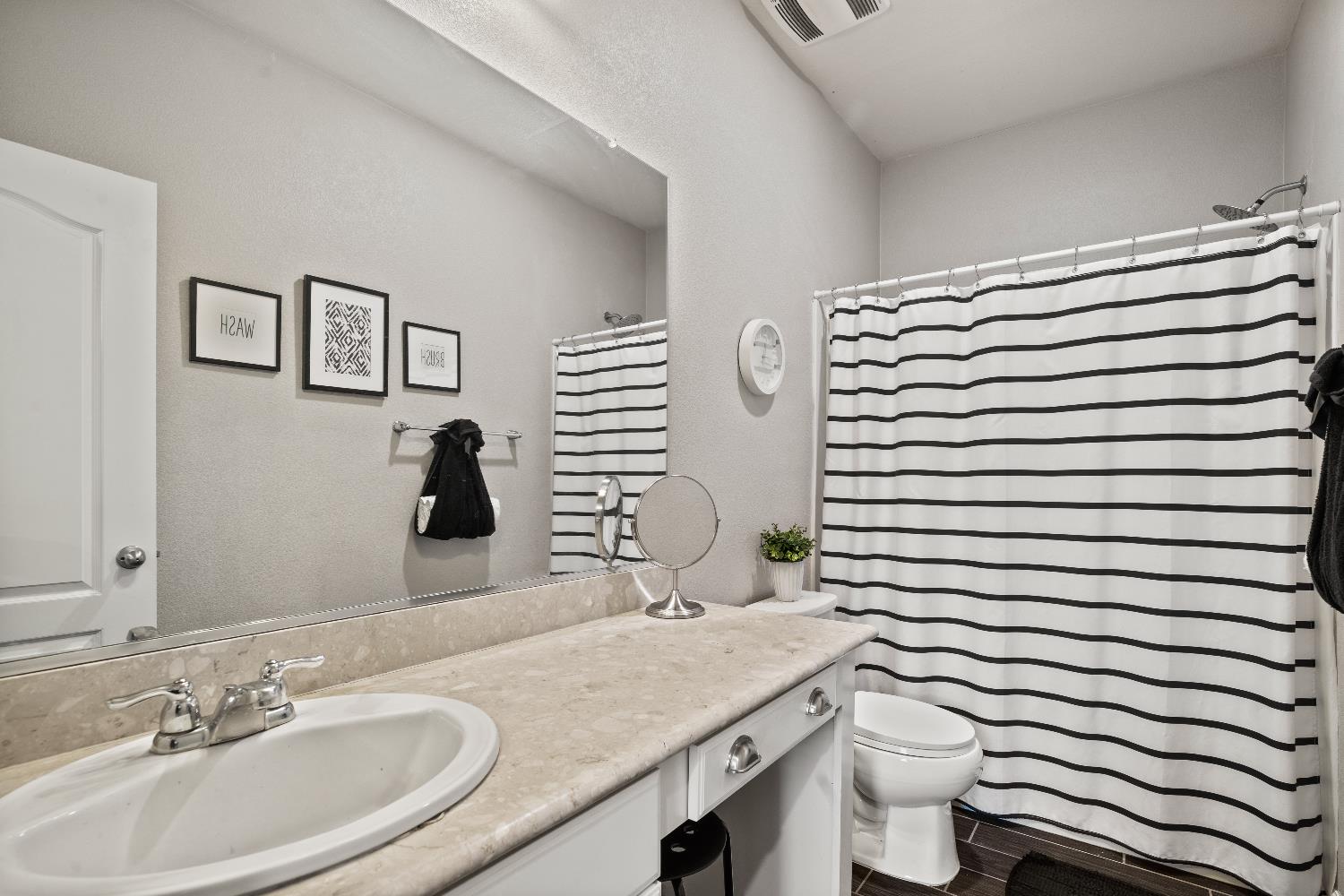 2241 Novi Dr, Riverbank, CA 95367