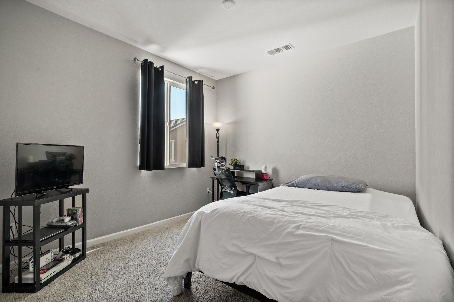 2241 Novi Dr, Riverbank, CA 95367