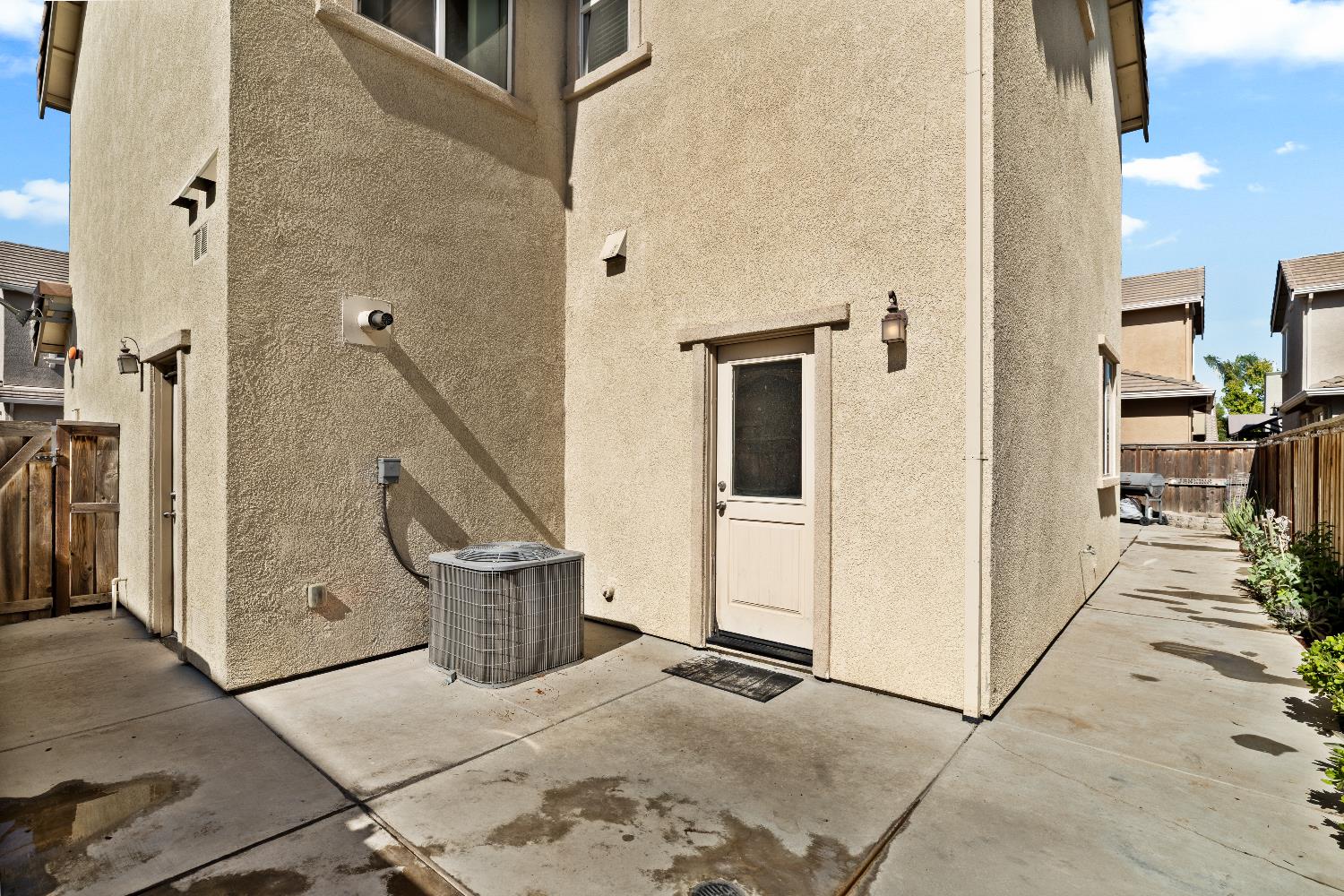 2241 Novi Dr, Riverbank, CA 95367