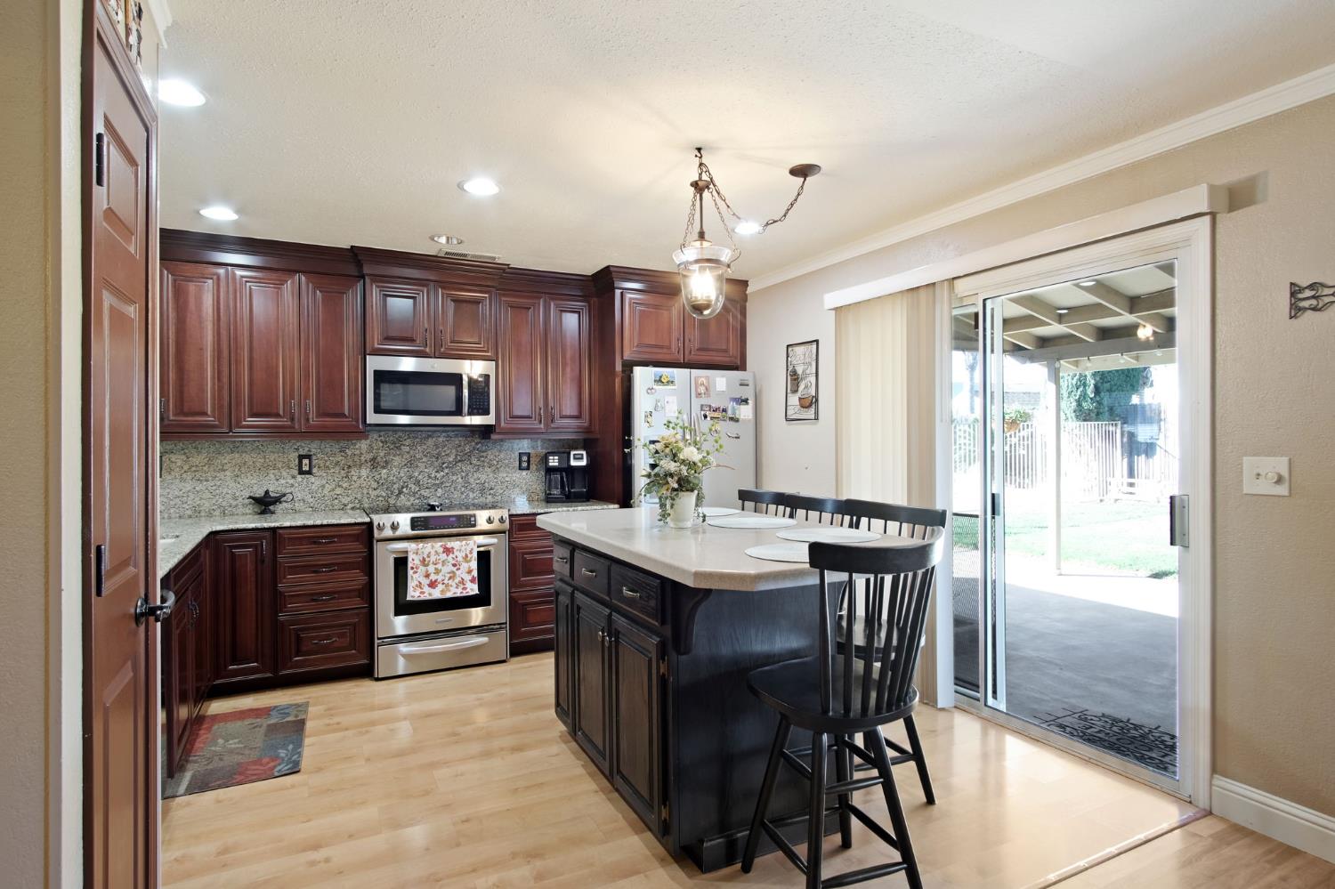 8291 Bridgeport Dr, Hilmar, CA 95324