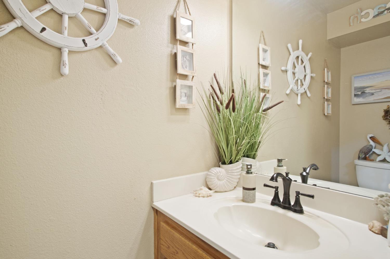 8291 Bridgeport Dr, Hilmar, CA 95324