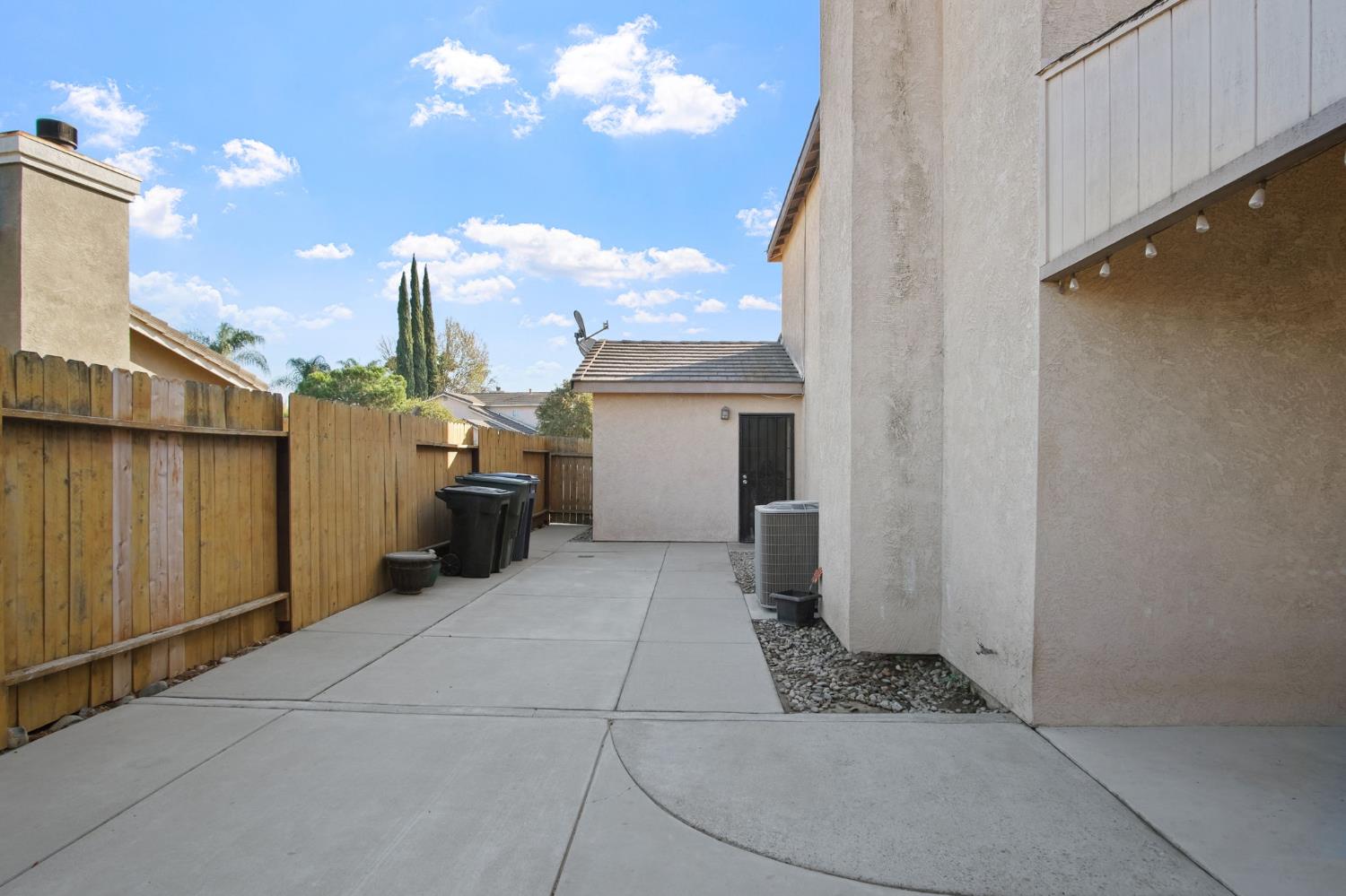 8291 Bridgeport Dr, Hilmar, CA 95324