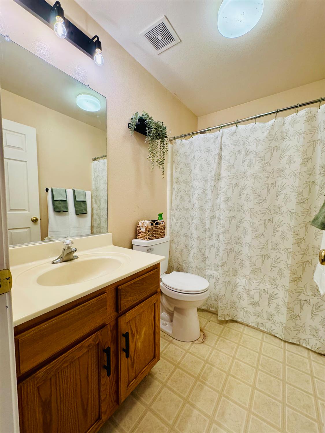 1384 W Almador Ter, Atwater, CA 95301