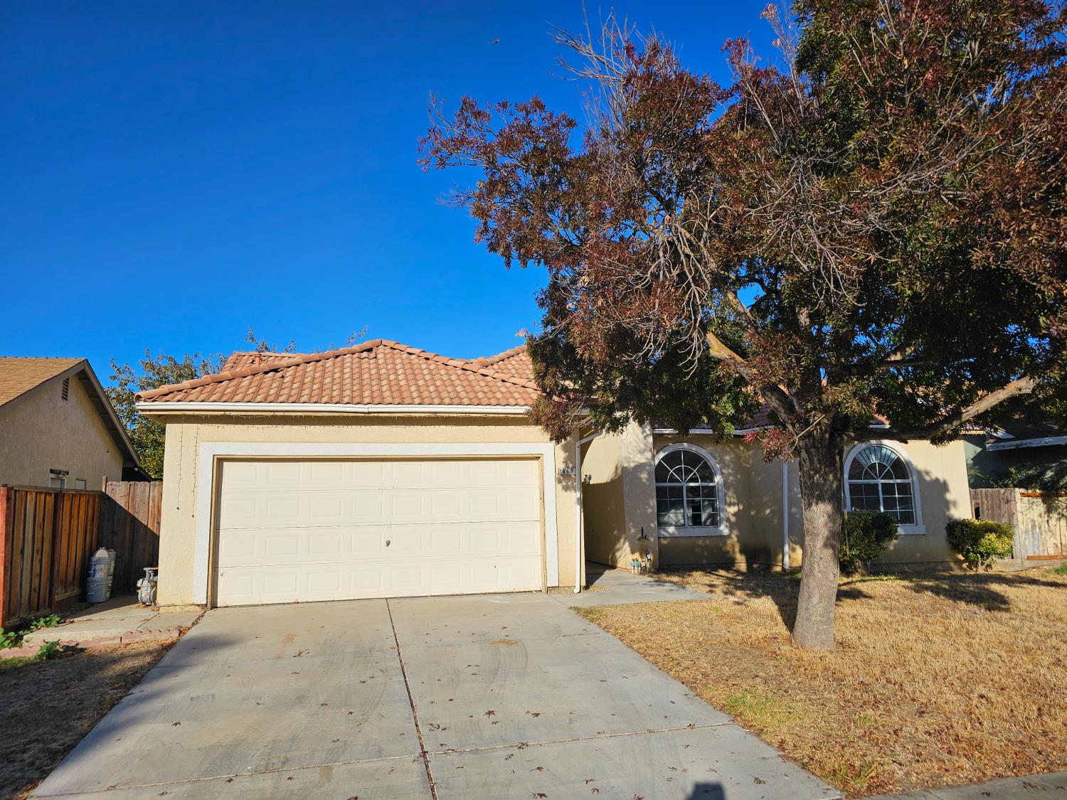 863 El Monte Ct, Los Banos, CA 93635