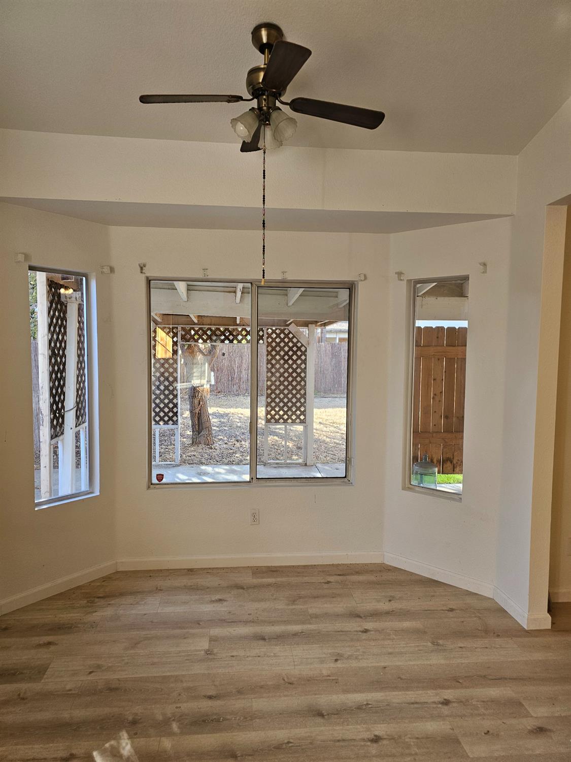 863 El Monte Ct, Los Banos, CA 93635