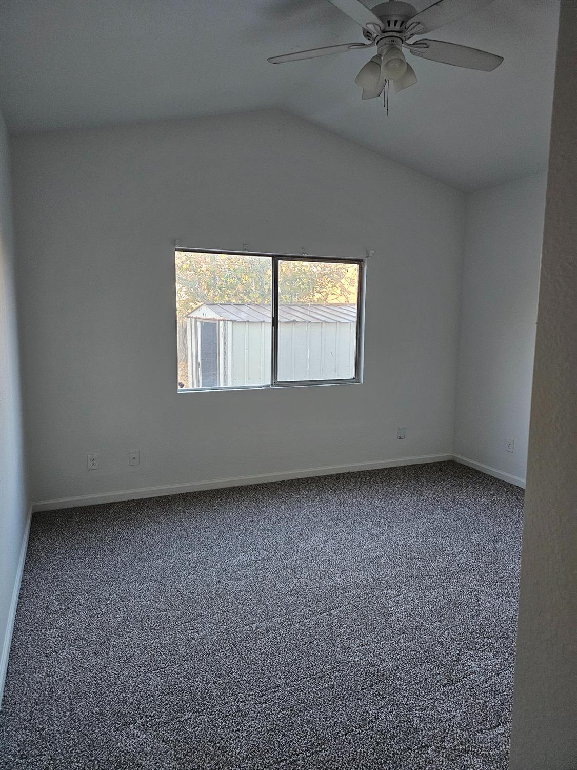 863 El Monte Ct, Los Banos, CA 93635