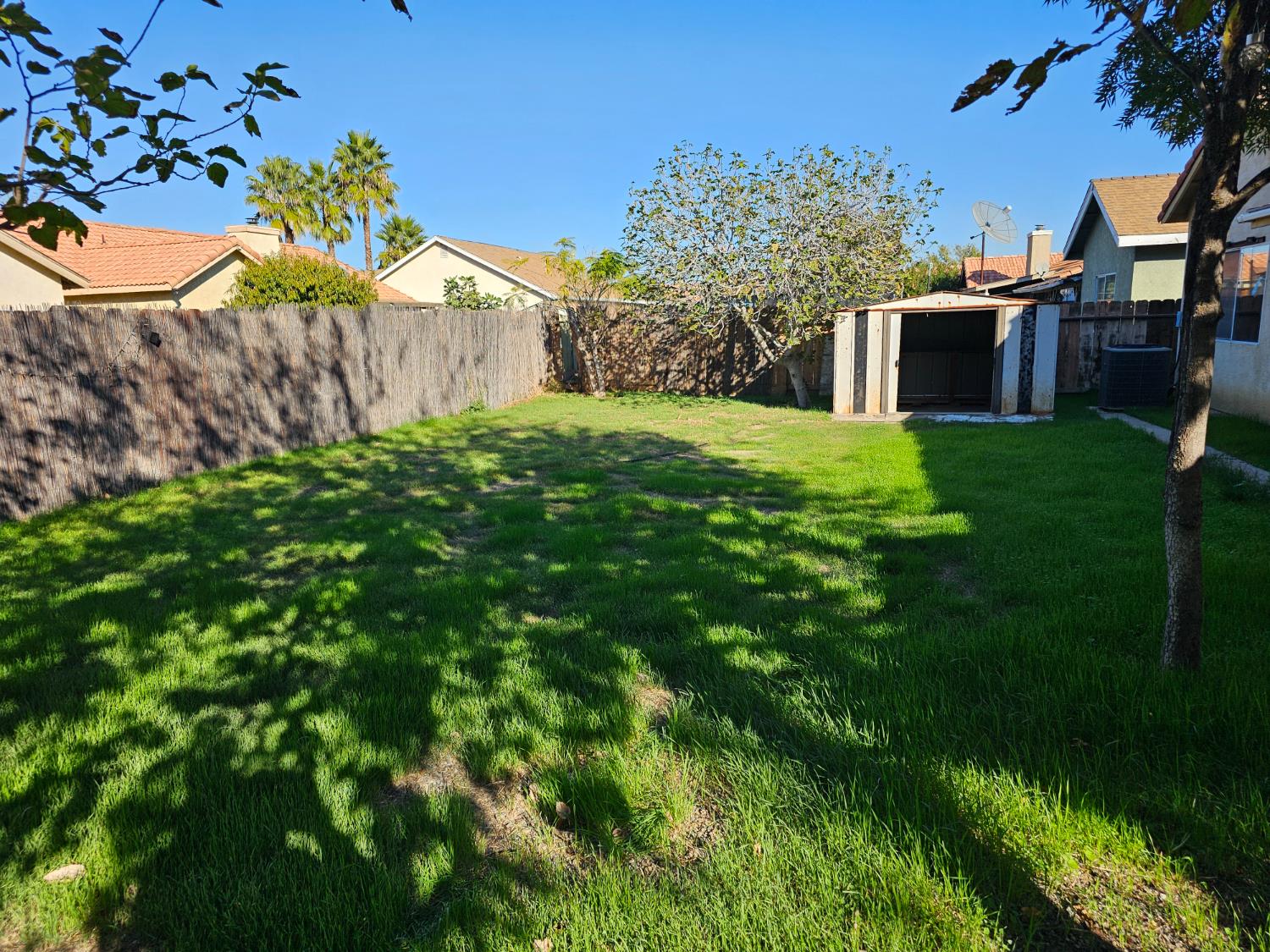 863 El Monte Ct, Los Banos, CA 93635