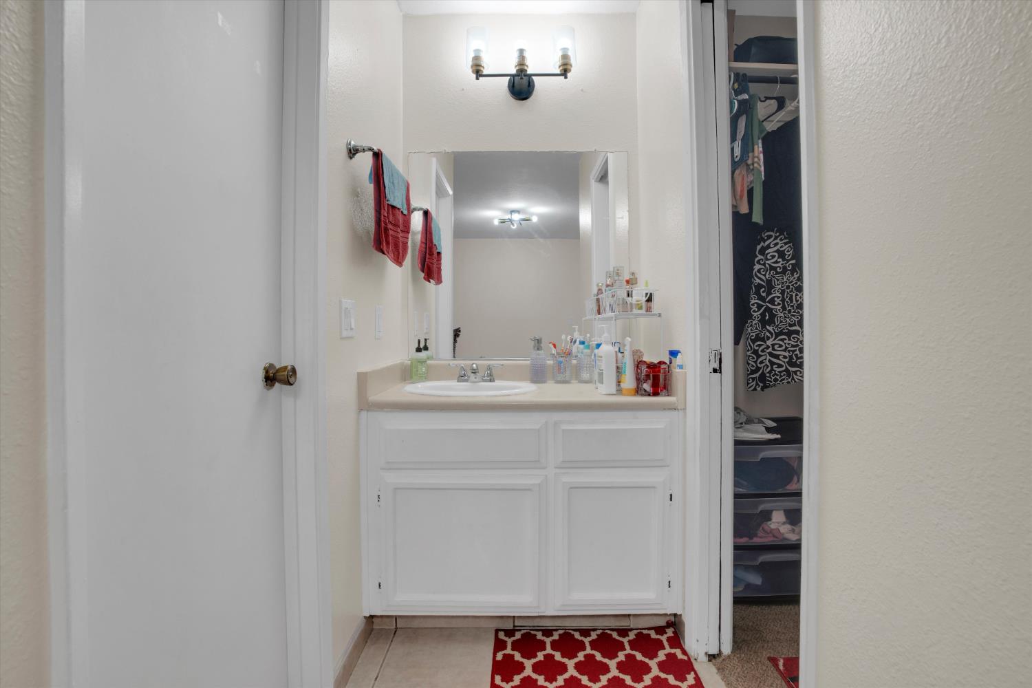 1227 Windsor Ct, Turlock, CA 95380