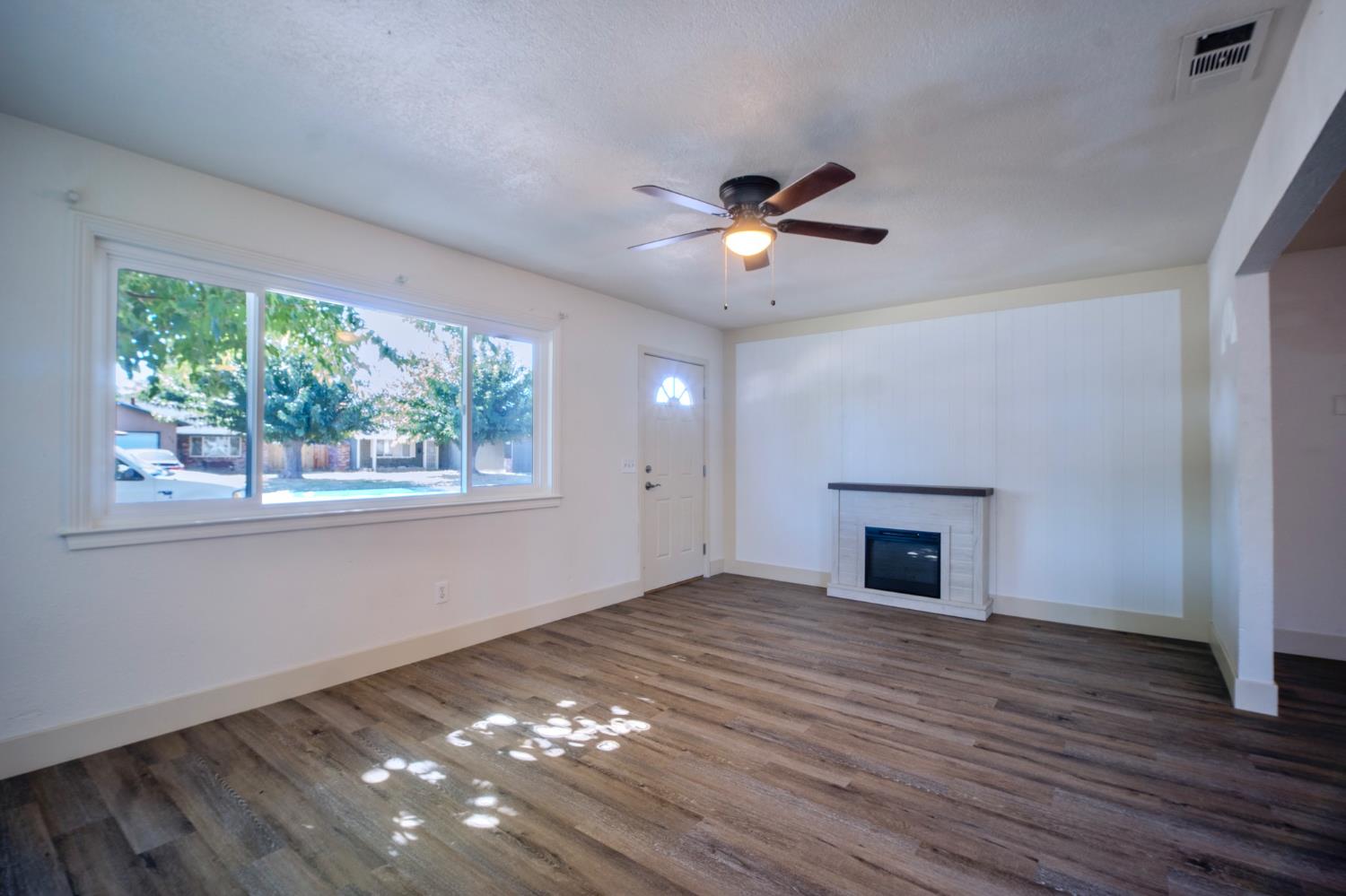 607 Diane Dr, Manteca, CA 95336