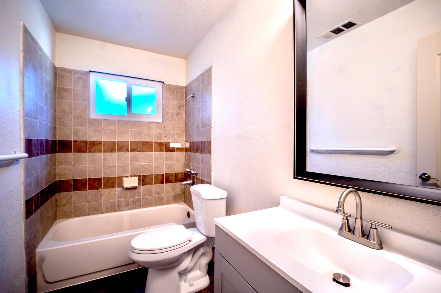 607 Diane Dr, Manteca, CA 95336