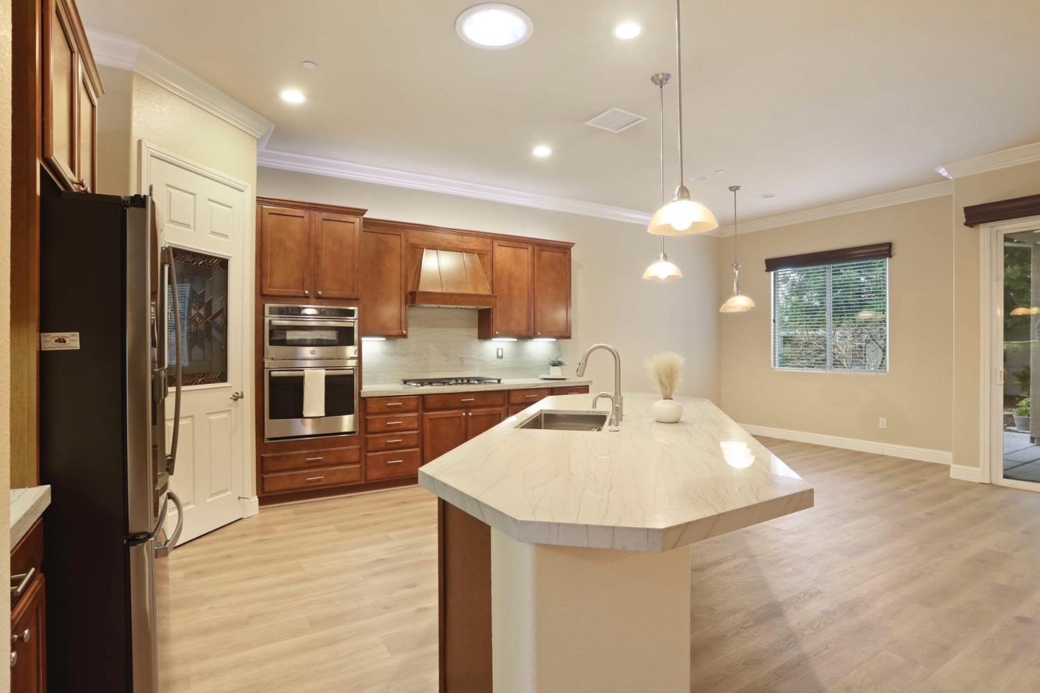 2707 Robinwood Ave, Manteca, CA 95336