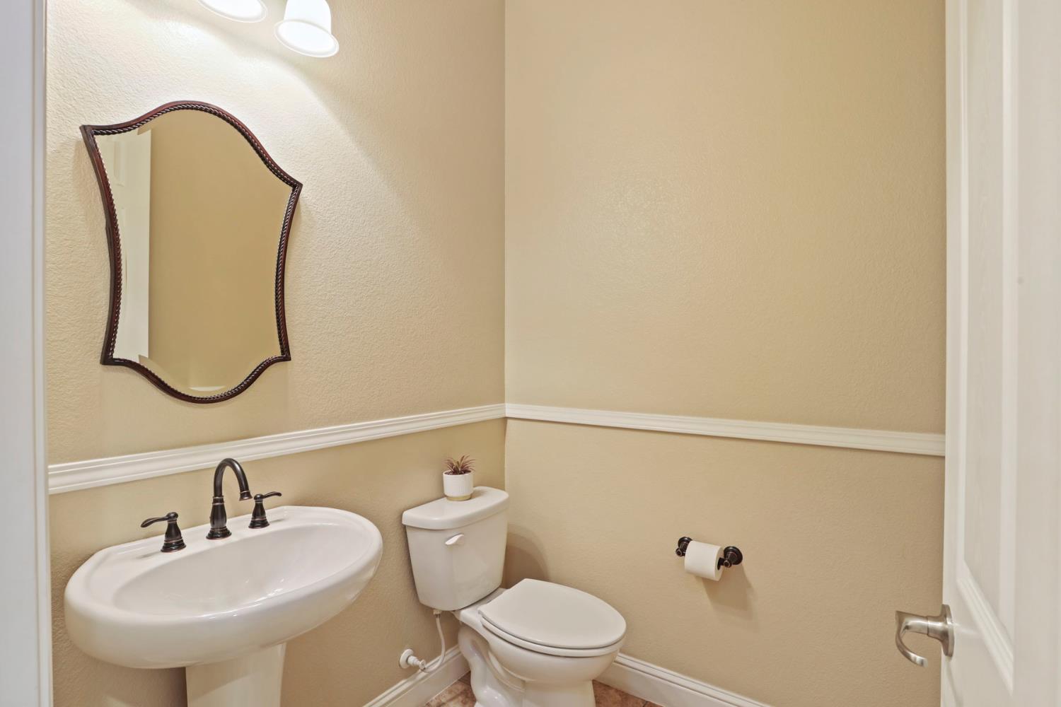 2707 Robinwood Ave, Manteca, CA 95336