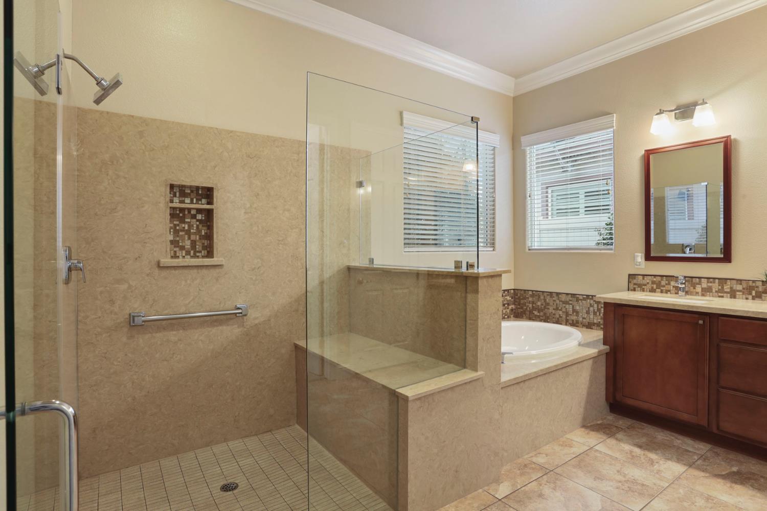 2707 Robinwood Ave, Manteca, CA 95336