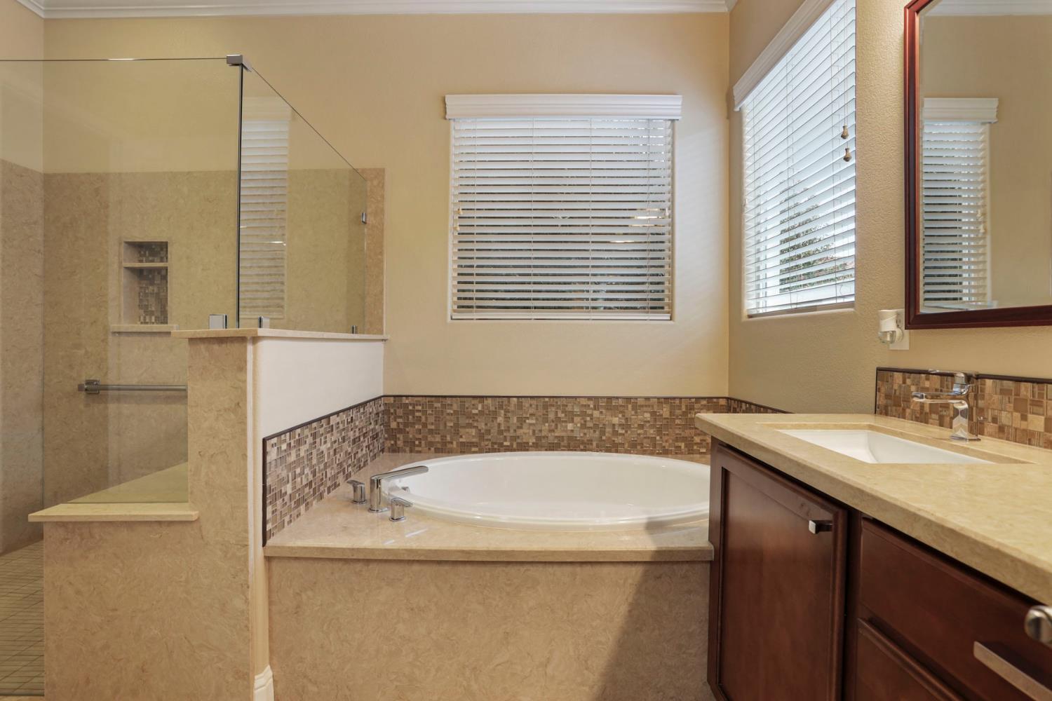 2707 Robinwood Ave, Manteca, CA 95336