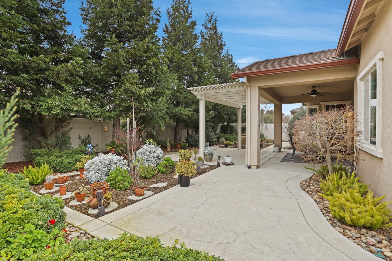 2707 Robinwood Ave, Manteca, CA 95336