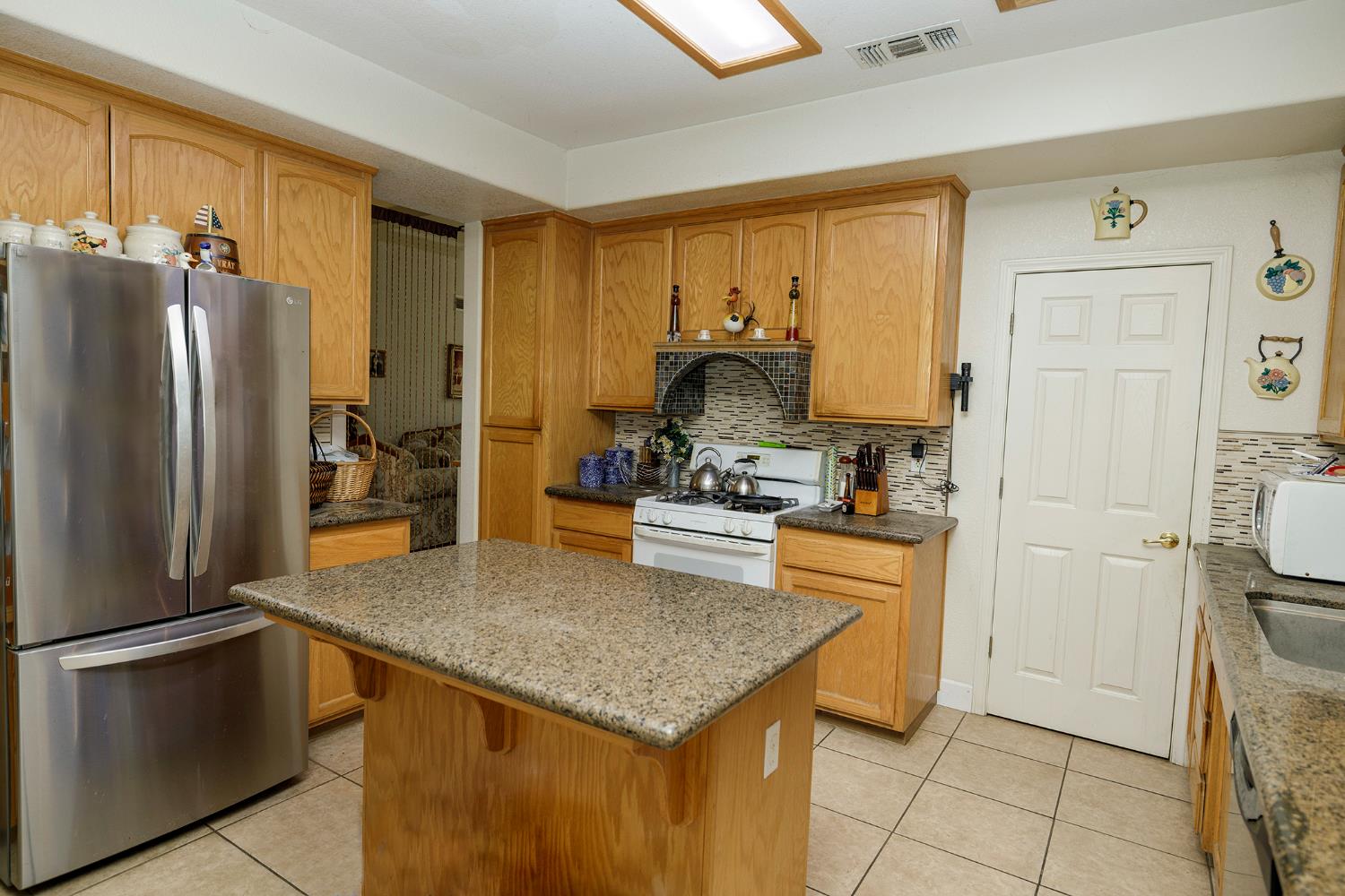 1612 Via Colabria, Gustine, CA 95322