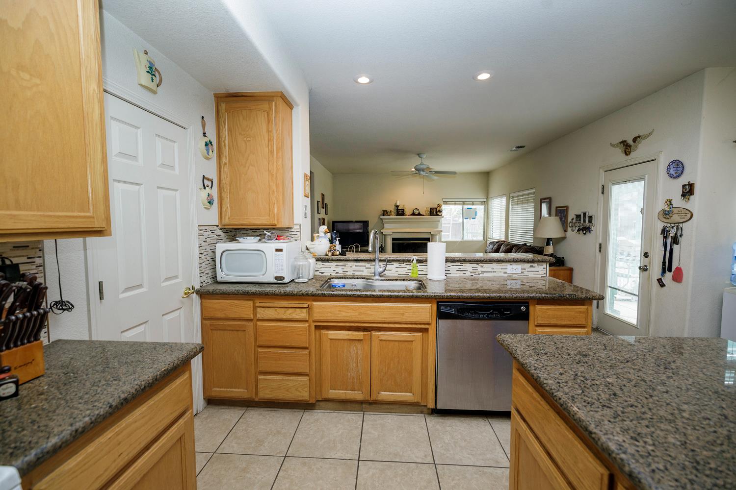 1612 Via Colabria, Gustine, CA 95322