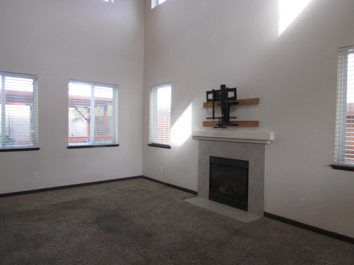 317 Daisy Ct, Merced, CA 95341