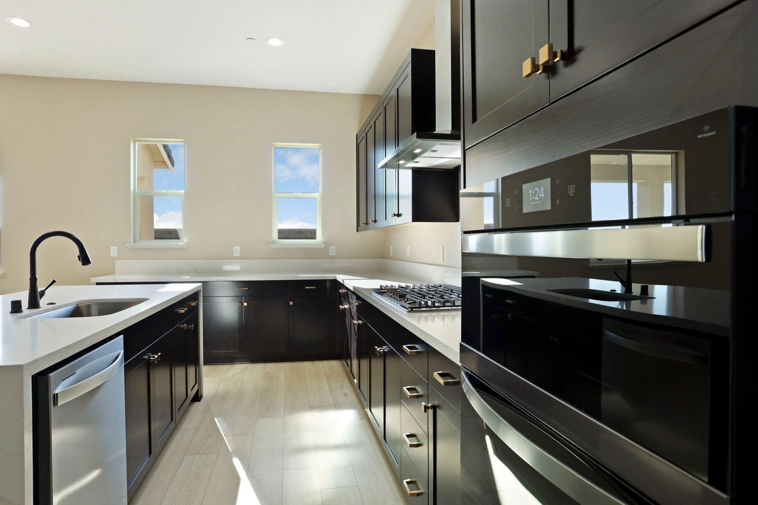 534 Vinal Dr, Manteca, CA 95337