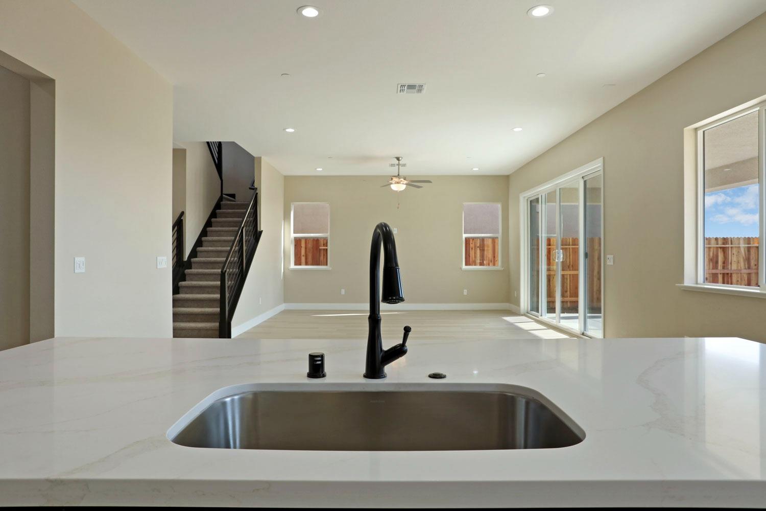 534 Vinal Dr, Manteca, CA 95337