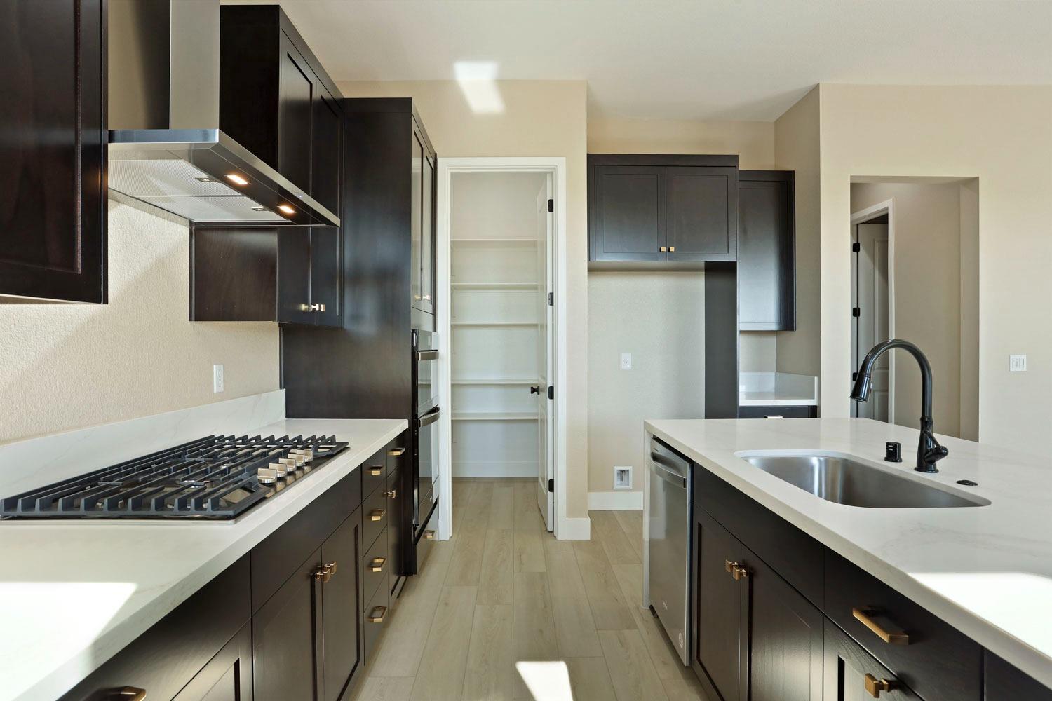 534 Vinal Dr, Manteca, CA 95337