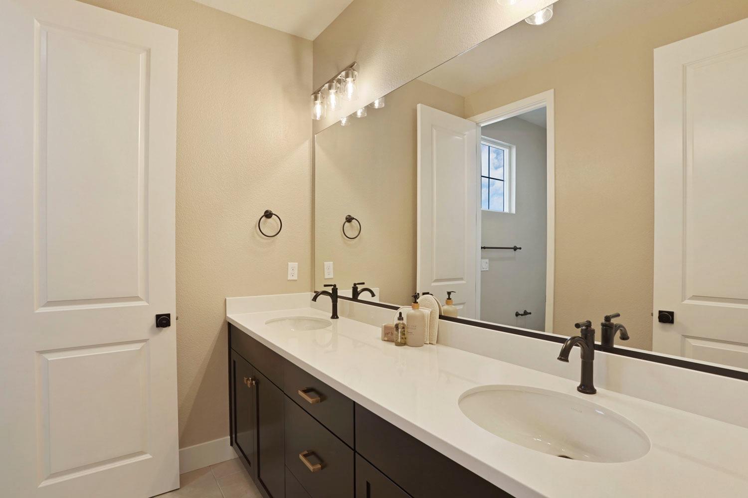 534 Vinal Dr, Manteca, CA 95337