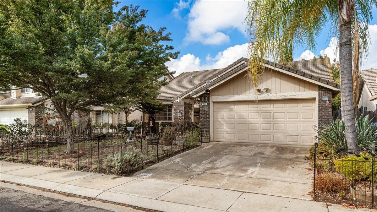 417 Mid Pines Way, Modesto, CA 95354