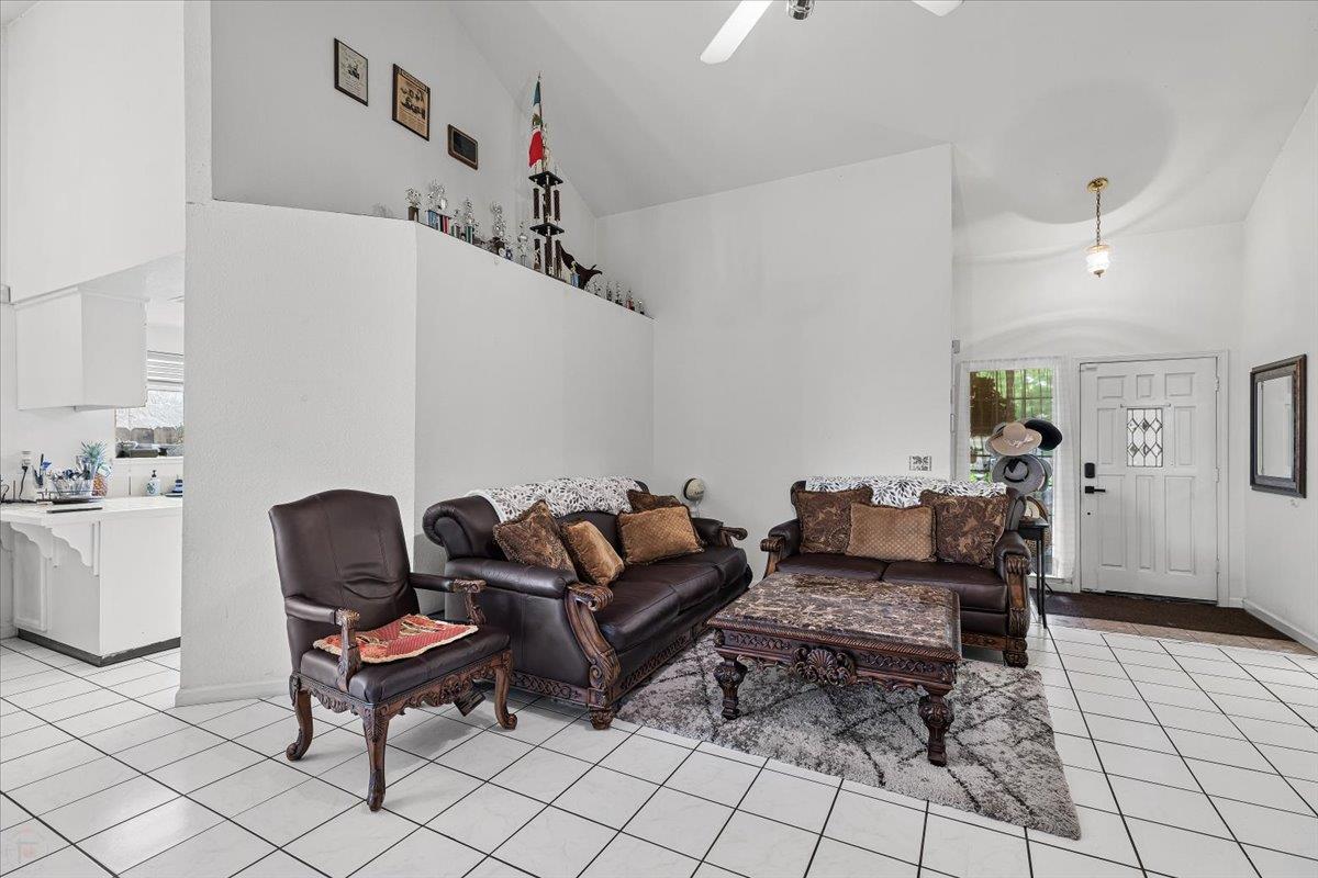 417 Mid Pines Way, Modesto, CA 95354