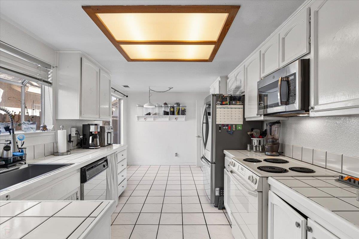 417 Mid Pines Way, Modesto, CA 95354