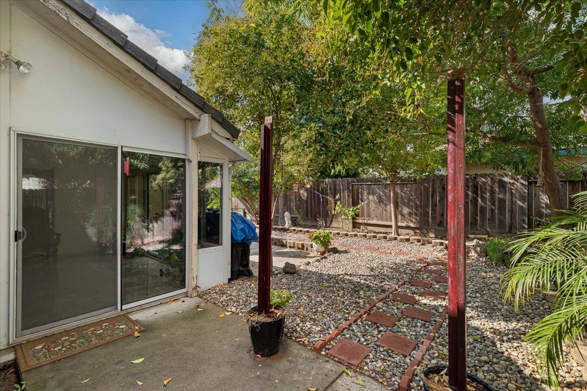 417 Mid Pines Way, Modesto, CA 95354