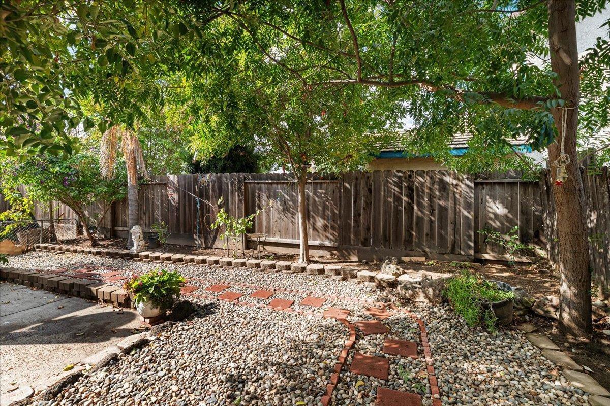 417 Mid Pines Way, Modesto, CA 95354