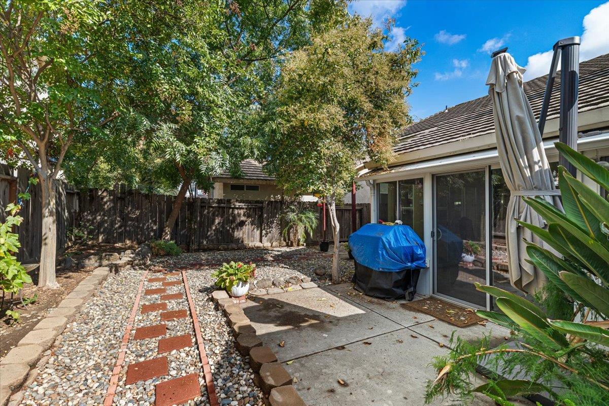 417 Mid Pines Way, Modesto, CA 95354