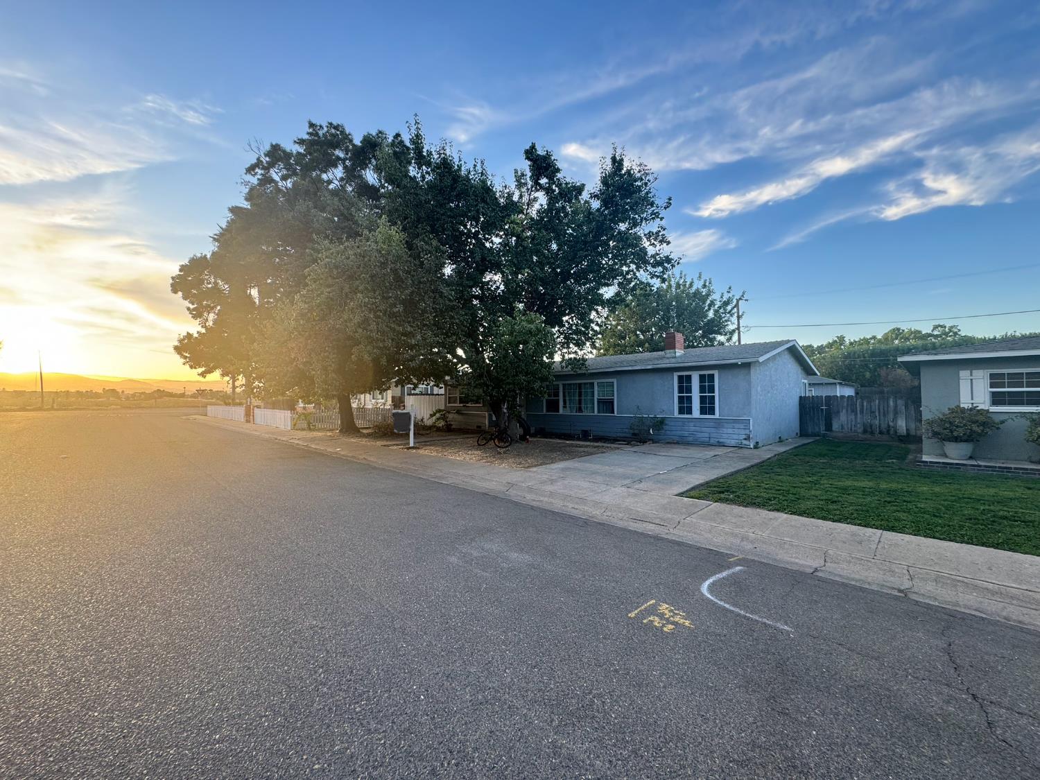 855 Toyon Ln, Patterson, CA 95363