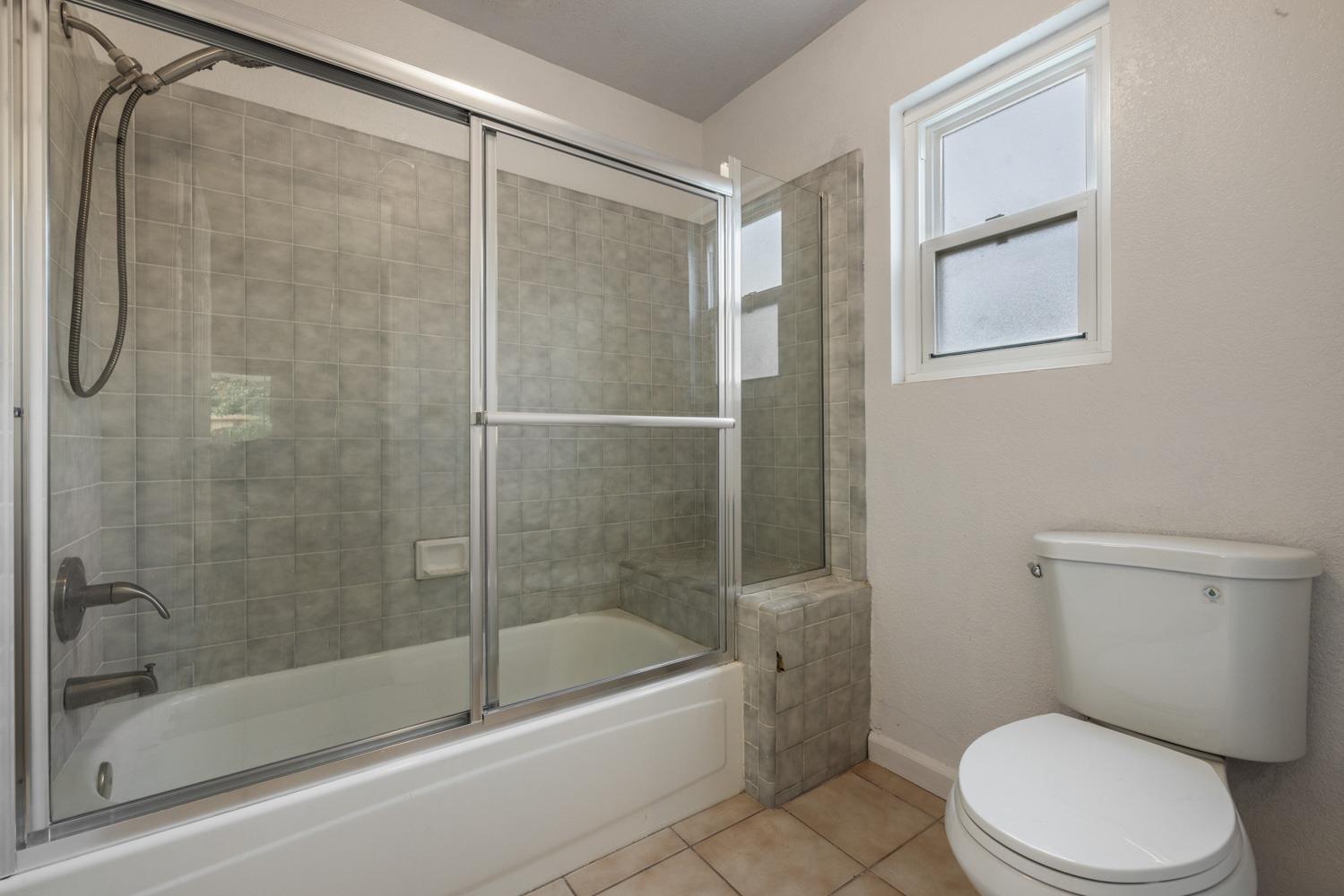 1940 N Berkeley Ave, Turlock, CA 95382