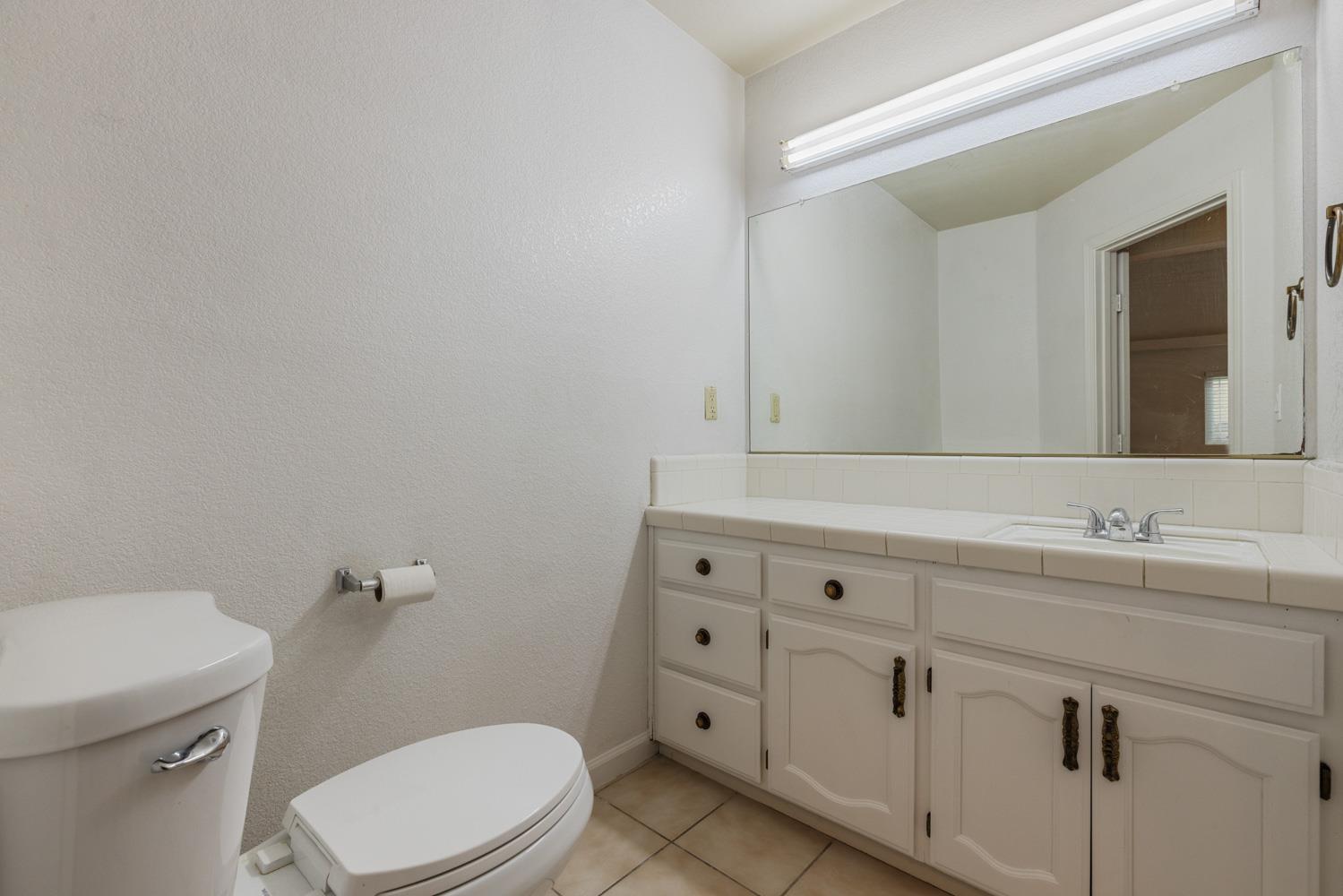 1940 N Berkeley Ave, Turlock, CA 95382