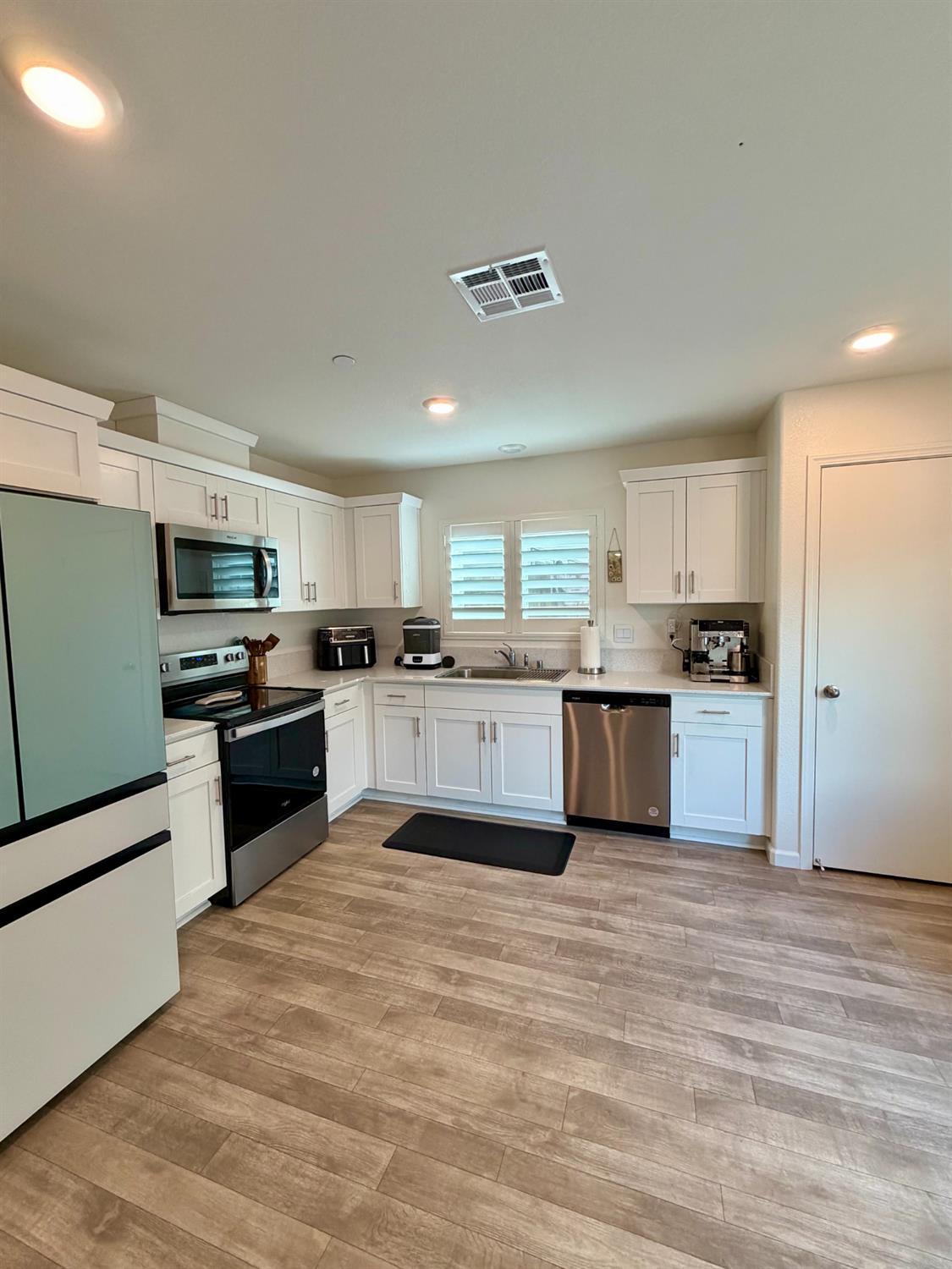 4230 Sierra St, Riverbank, CA 95367