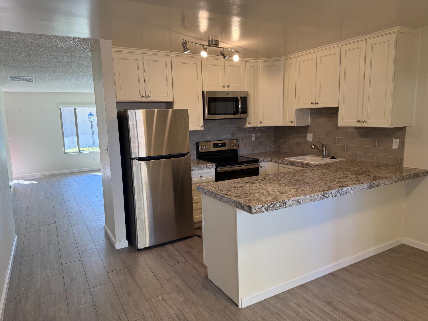 617 W Granger Ave #43, Modesto, CA 95350