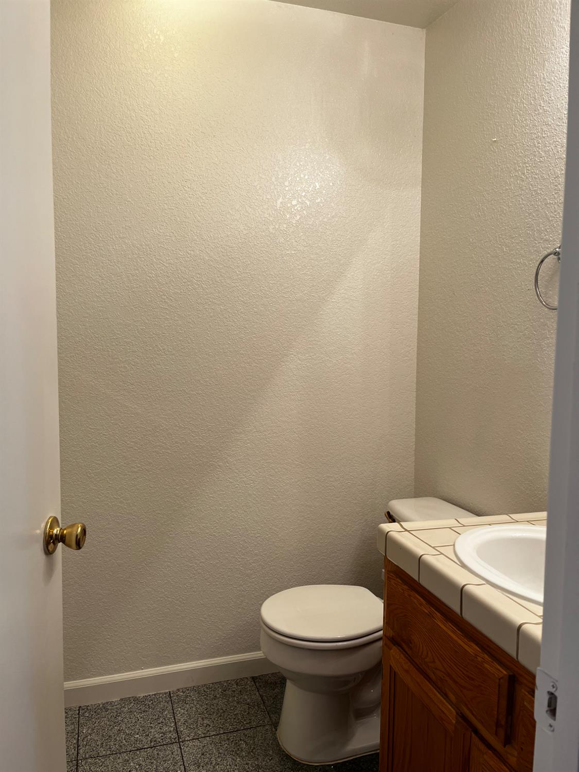 1460 Portsmouth Ln, Gustine, CA 95322