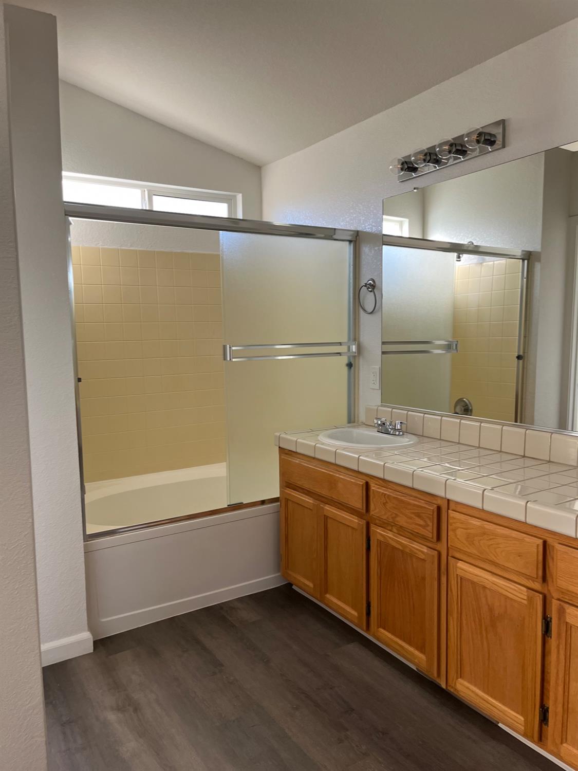 1460 Portsmouth Ln, Gustine, CA 95322