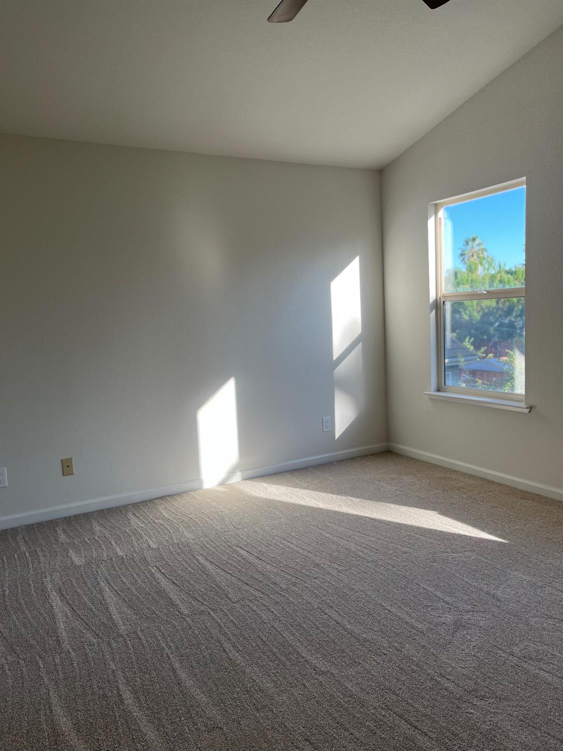 1460 Portsmouth Ln, Gustine, CA 95322