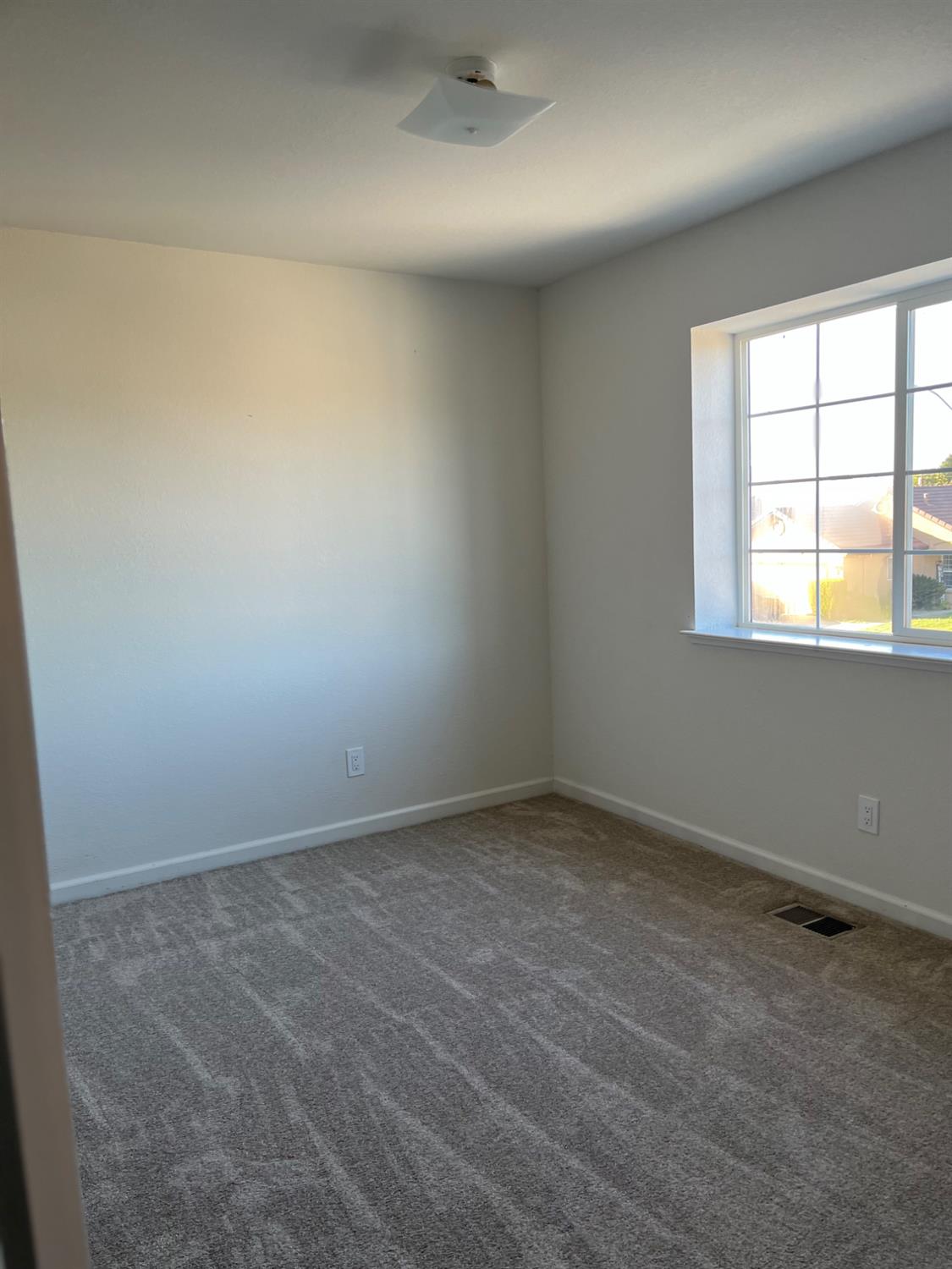 1460 Portsmouth Ln, Gustine, CA 95322