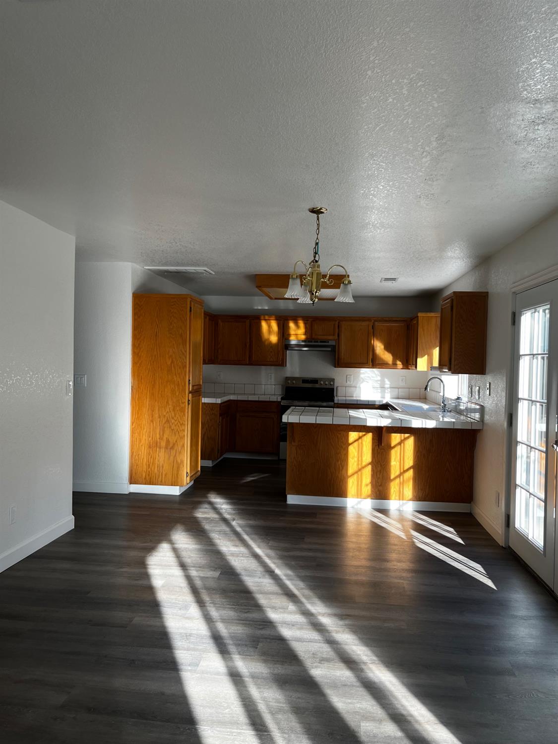 1460 Portsmouth Ln, Gustine, CA 95322