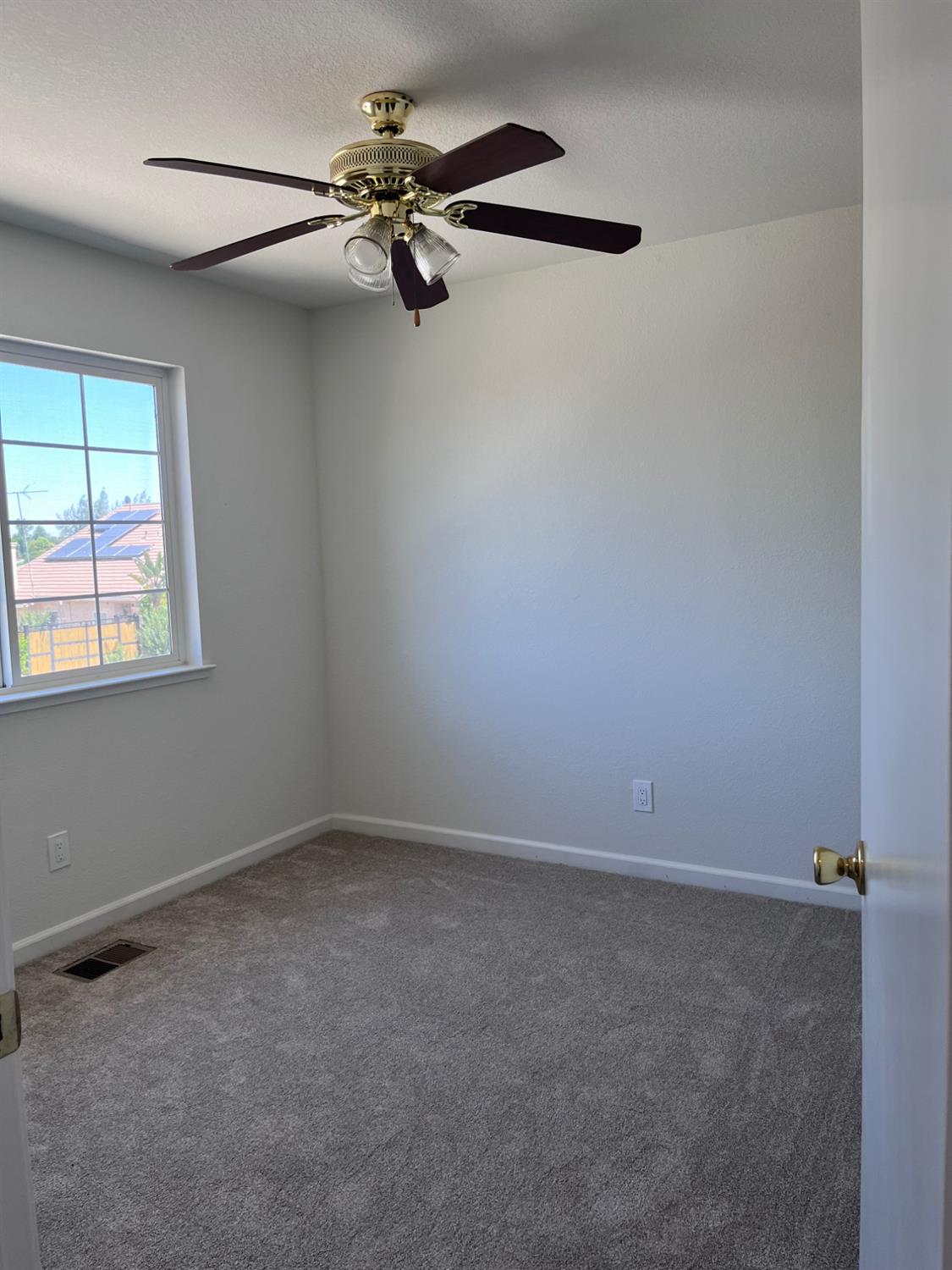 1460 Portsmouth Ln, Gustine, CA 95322