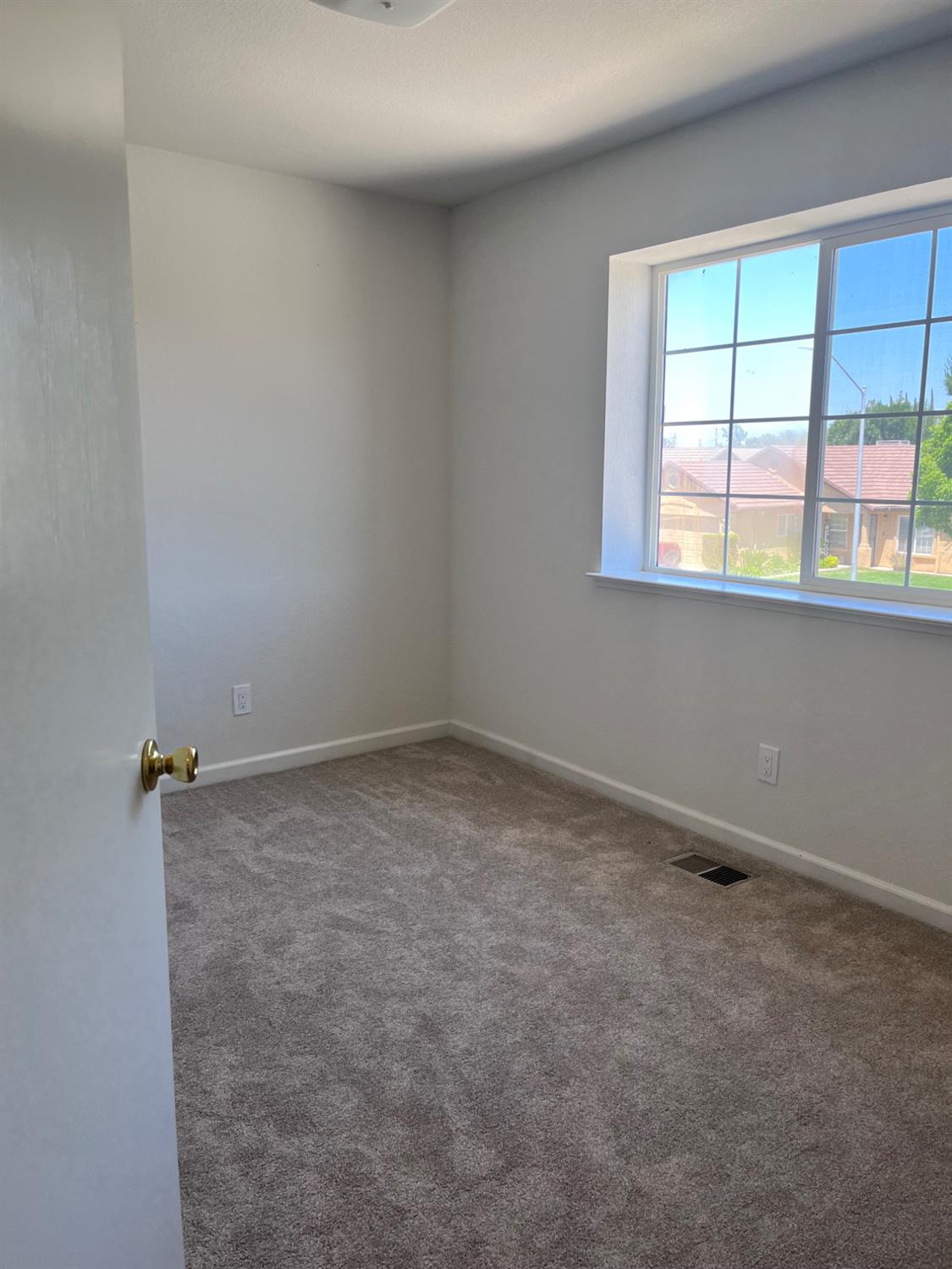 1460 Portsmouth Ln, Gustine, CA 95322