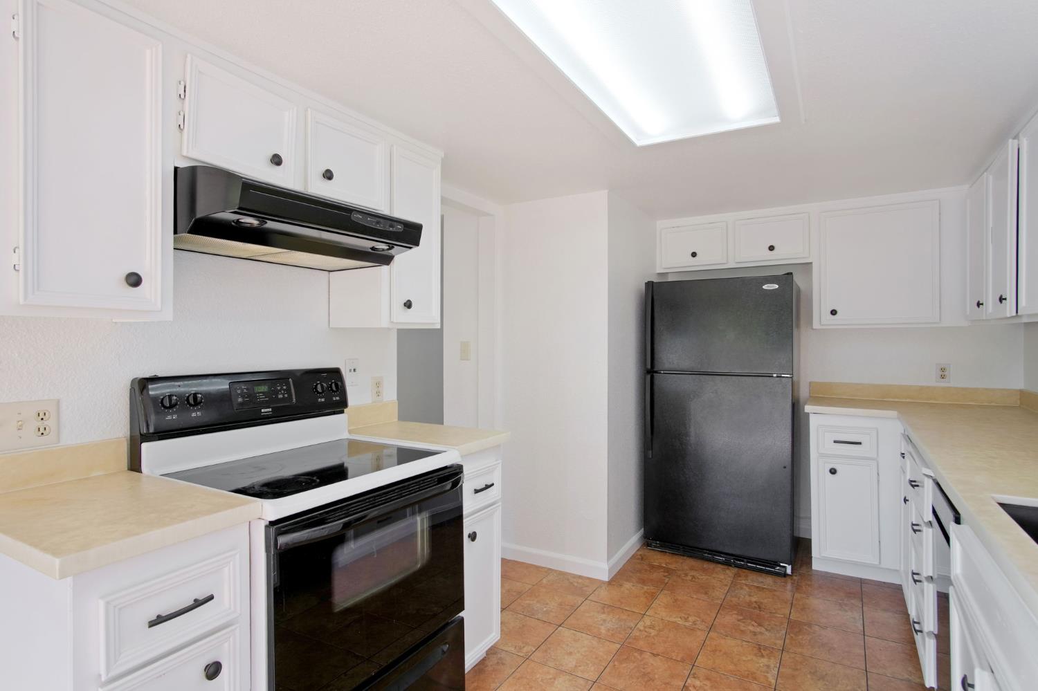 3701 Colonial Dr #156, Modesto, CA 95356