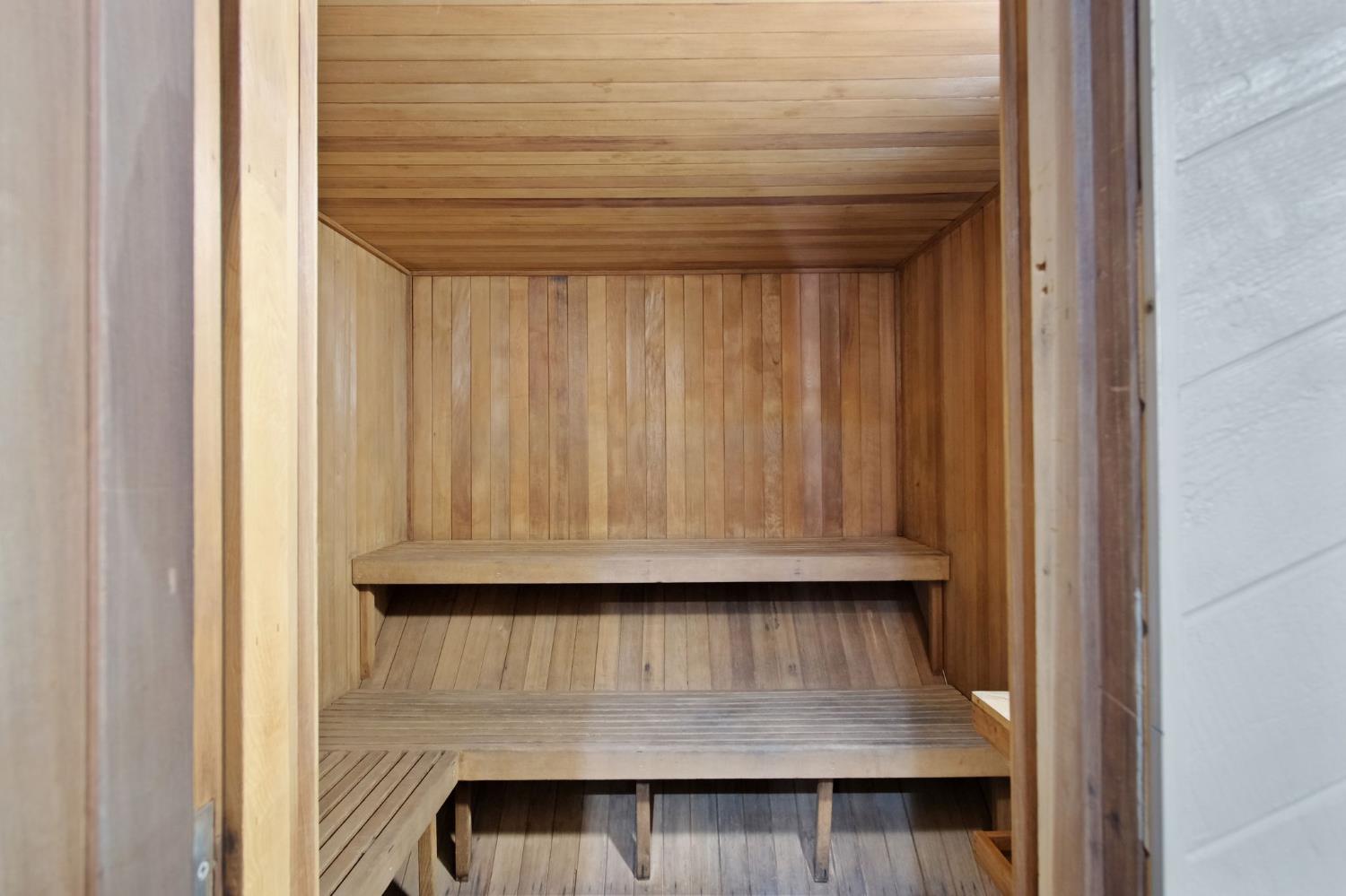 3701 Colonial Dr #156, Modesto, CA 95356