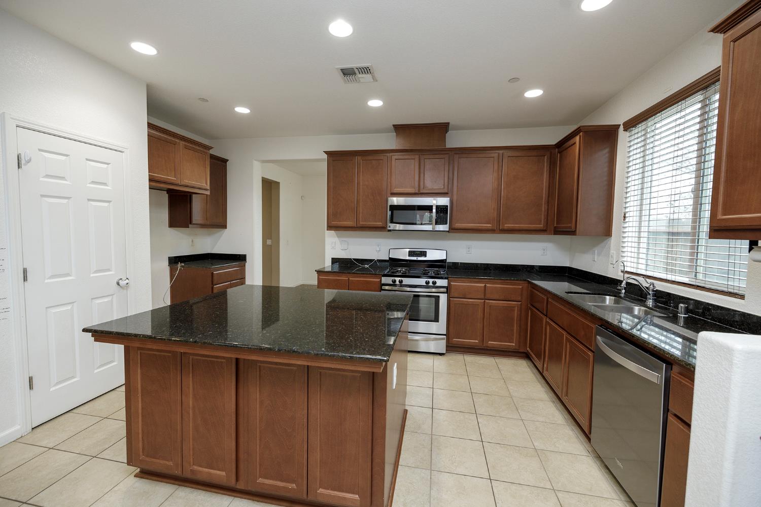 407 Northampton Way, Newman, CA 95360