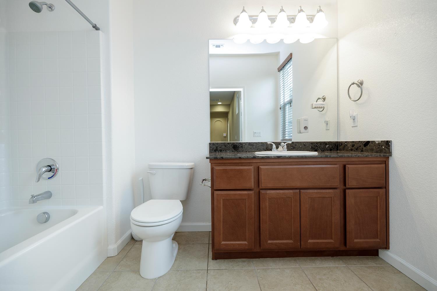 407 Northampton Way, Newman, CA 95360